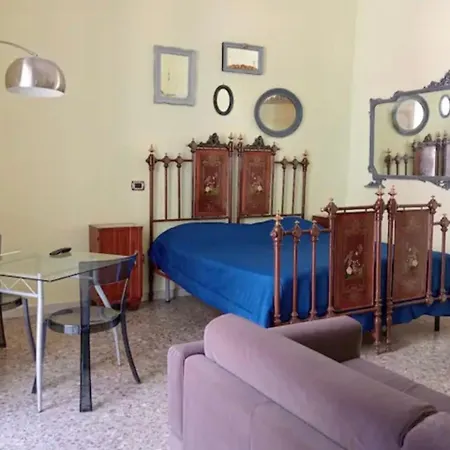 Mezzanino Con Patio E Archi A Vela *