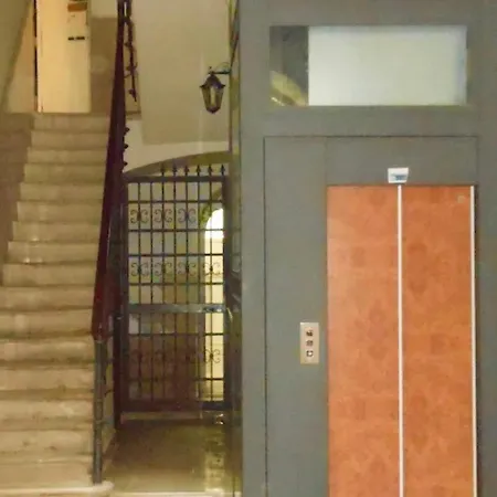 Mezzanino Con Patio E Archi A Vela *
